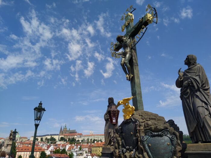 La Crucifixión. Estatua del Puente de Carlos