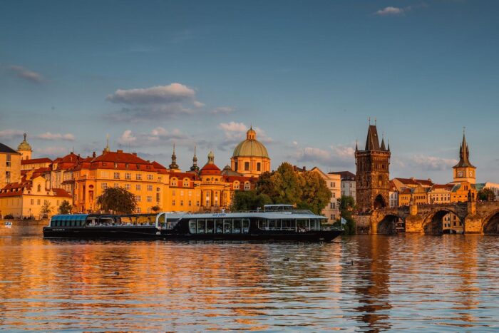 Crucero con cena de Cristal en Praga.