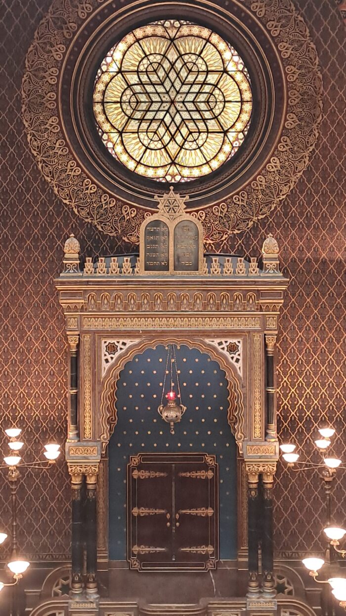Interiores de la Sinagoga española.
