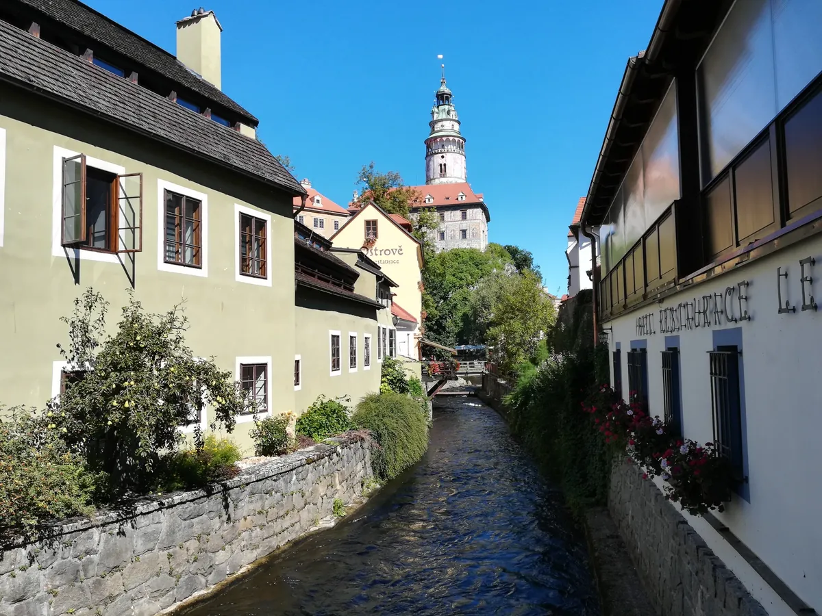 Canal del río Moldava y Castillo de Český Krumlov